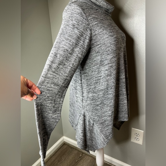 Avon Cowl Neck Blouse – Elegant Draped Neckline Top (Size Medium 8-10) - Picture 5 of 12